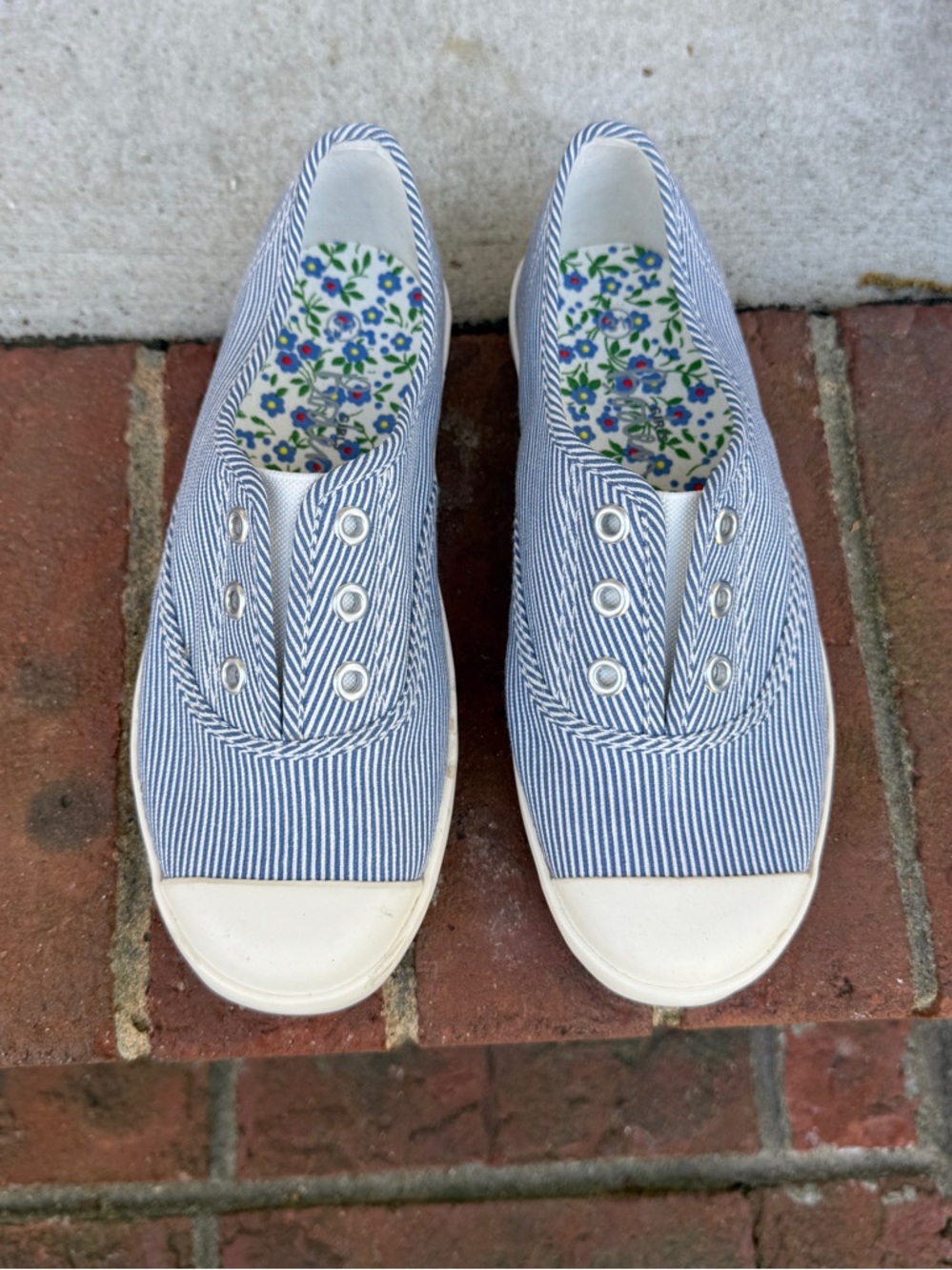 Boden Pin Stripe Slip On Sneakers Shoes Size 31 13 13.5 Girls Kids Child